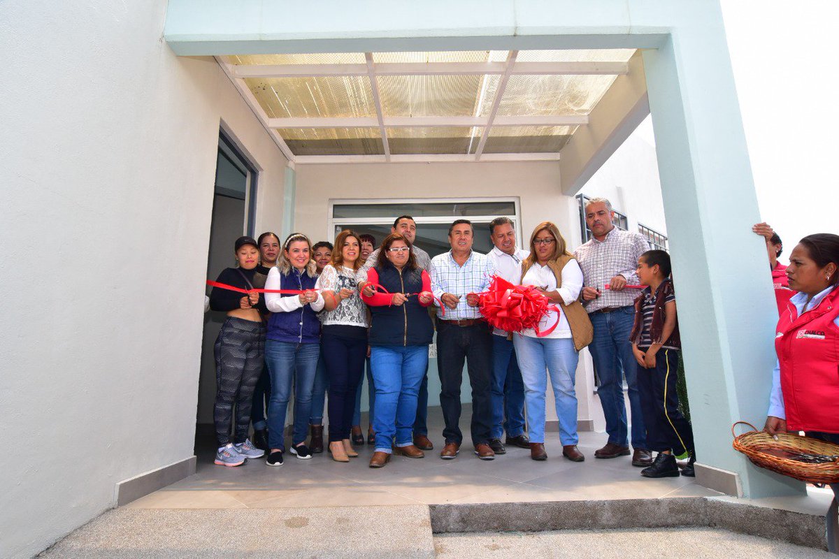jmcarbajal's tweet photo. Ayer entregamos siete obras con una inversión de más de $10 millones de pesos, beneficiando a más de 17,500 habitantes entre las que se encuentran un CDC, 3 arcotechos, 1 comedor escolar, un Comedor Comunitario, y así como la rehabilitación de drenaje sanitario. @alfredodelmazo https://t.co/BgV0plL7fX