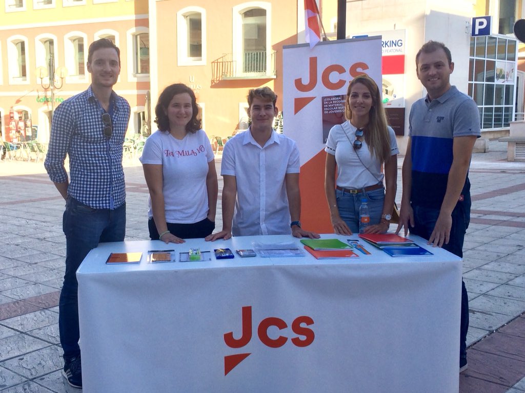 AlbertoPerez_es's tweet photo. 📸 de la recogida de material escolar de @jovenesCs en #Zaragoza 🙌🏼
Muchas gracias a tod@s los que han aportado su granito de arena✏️
Todo el material será entregado a @CRE_Juventud 😊
#MaterialEscolarJcs https://t.co/t5ots1bjUA