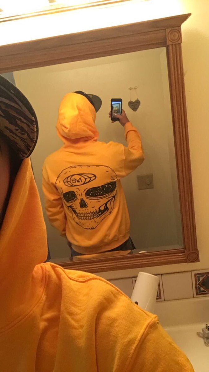 Cambo413's tweet photo. 10/10 🔥 couldn’t be happier with my new butter hoodie @NicholasJandora @LilSkies #GottaSupport https://t.co/9mHXNp5n9s