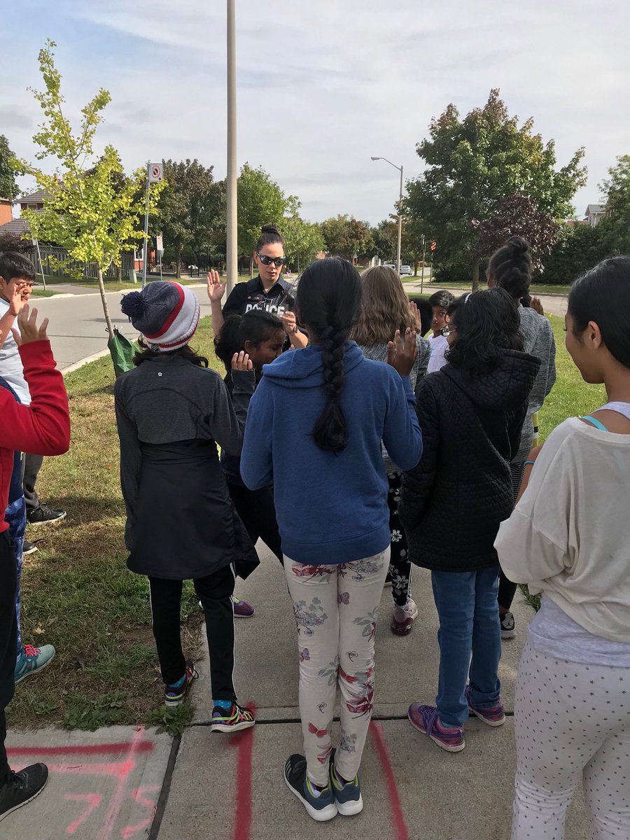 MorrishPS's tweet photo. Taking the pledge. Safety patrollers are ready for duty.  #TDSB ⁦@TPSJROWE⁩ ⁦@laxcopTPS⁩ https://t.co/GMDAZytQ6j