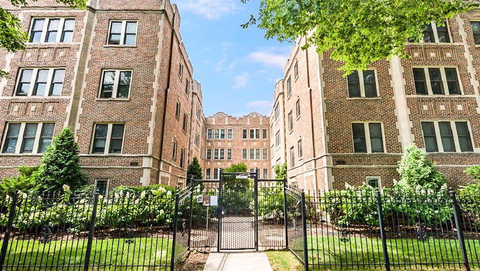 REjournals's tweet image. Evanston condo building changes hands in $3.7M #deconversion. @InterraRealty #CRE

rejournals.com/evanston-condo…