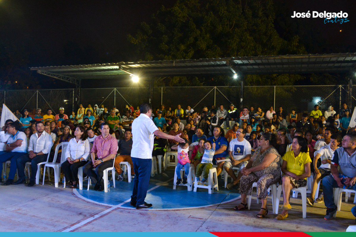 JoseDelgado_72's tweet photo. Anoche estuvimos en el barrio San Valentín y compartimos un conversatorio con sus moradores.
@SiPodemosEcu 

#ContigoSíPodemos 
#JoséDelgadoContigo
#MantaContigo https://t.co/mjVnOza9mY