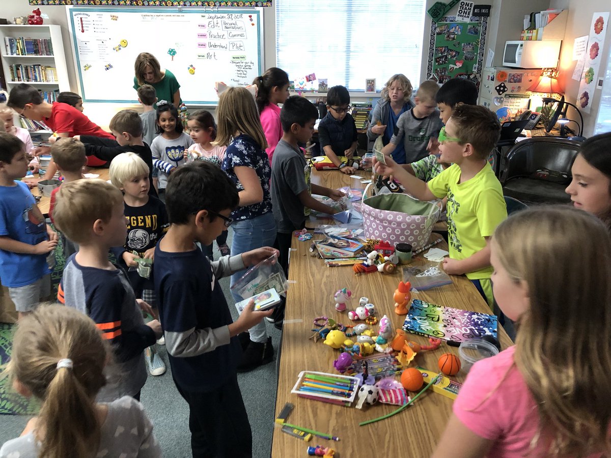 rockenbaughES's tweet image. 4th grade garage sale! #reallifelearning  #donatingtocharity @Carrollisd