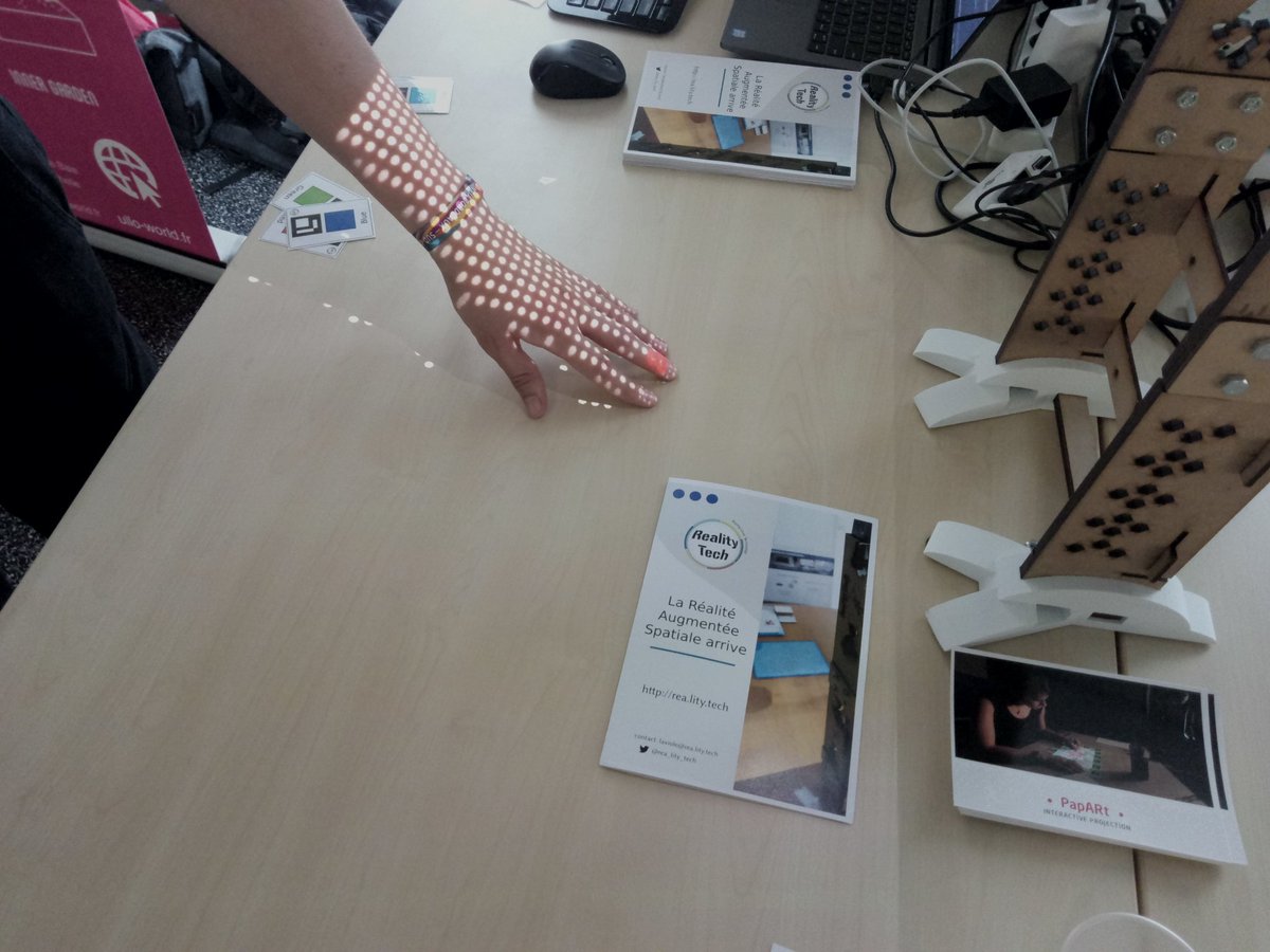 rea_lity_tech's tweet photo. Demonstrations ce soir aux #10ansInriaBSO à @Inria_Bordeaux avec @potioc_team à Talence. On présente la #realiteaugmentee spatiale avec notre kit de développement. Venez discuter avec nous ! https://t.co/5AINOyGXt5