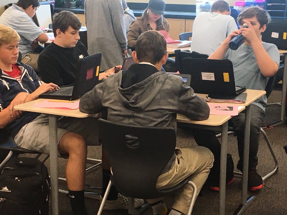 PrincipalPaulC's tweet photo. Once again @HanfordFalcon students rocking the replacement activities with the #HACK_R model and @AdobeSpark   @RichlandSD400 @NNUDoceo @MaureenSeidel @InnovationRsd https://t.co/iO4N9zX7iC