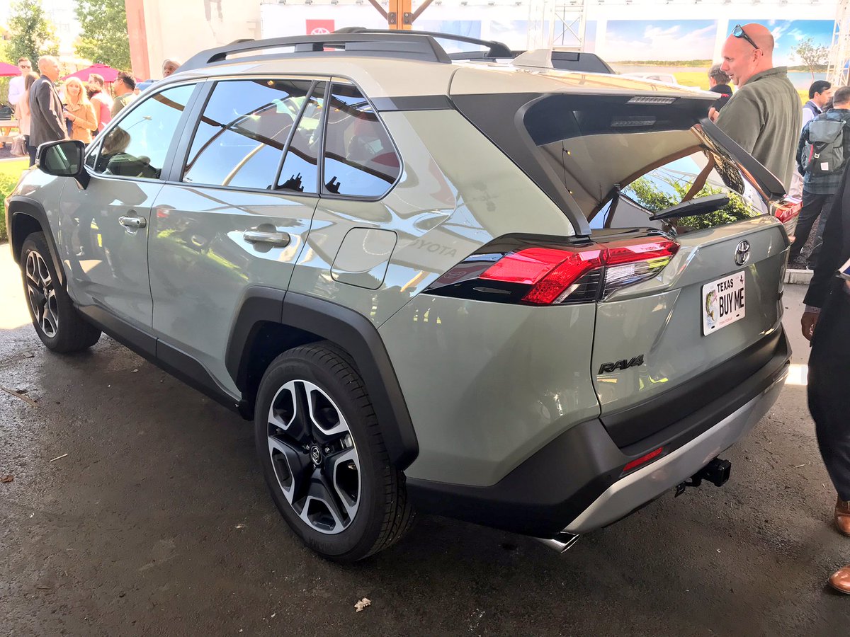 texasautoshow's tweet photo. First time on #Texas soil the 2019 Toyota Tacoma, 2019 Toyota Tundra, the 2019 Toyota 4-Runner, and the 5th generation 2019 Toyota Rav-4. @toyotausa #TexasAutoShow https://t.co/C0mg5z5YBK