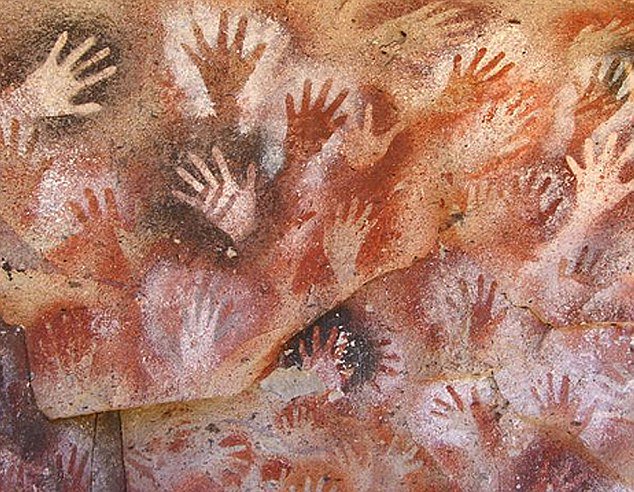 womensart1's tweet photo. New theories suggest ancient cave artist were often women, overturning dogma that men were the earliest artists #womensart https://t.co/RAHHOApF0W