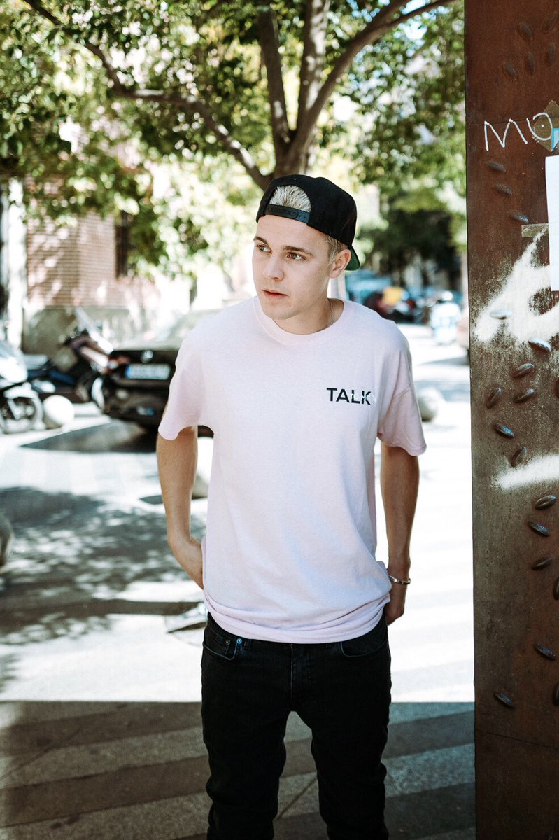 FelixJaehn's tweet photo. New merch available now! https://t.co/z4ouAVCCHA https://t.co/MpEYNstHlQ