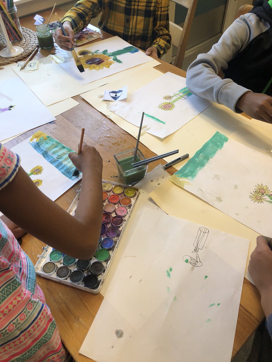 lundiesmiddles's tweet image. Thank you @colbysharp for the Creative Start idea. Mornings in my room are calm and a chance to connect with students. Learning to #lookclosely and use artist techniques when painting. Student choice during #creativestart will happen when we are ready. #sd37