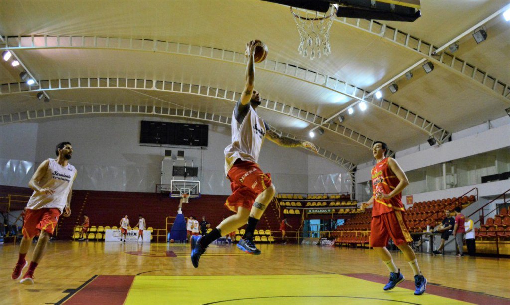 sarmientochaco's tweet photo. Torneo Federal de Básquetbol UN SARMIENTO “SOLIDARIO” SE ALISTA PARA SUS PRIMEROS AMISTOSOS https://t.co/icpB826BiA https://t.co/UA14sHuEac