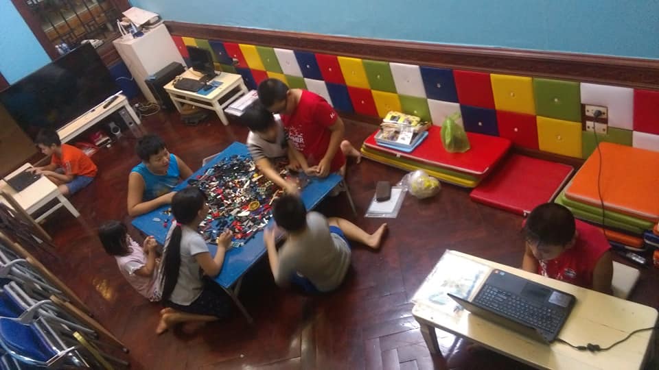 cogmation's tweet image. Thanks so much to our friend Nguyen Thanh Trung for sharing pics of their team enjoying the Virtual Robotics Toolkit! 
-
Amazing to see our #Winnipeg software being used around the world :)
-
#VirtualRoboticsToolkit #VRT #LEGO #Mindstorms #EV3 #Vietnam #Programming #Coding #FLL