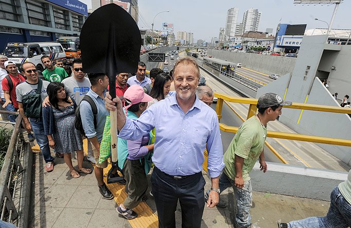 Caretas's tweet photo. #Elecciones2018 Muñoz ha sido el primero y único candidato en transparentar sus cuentas electorales, esta semana.
►https://t.co/b4R9dlwx4l https://t.co/2AhqzuF5hf