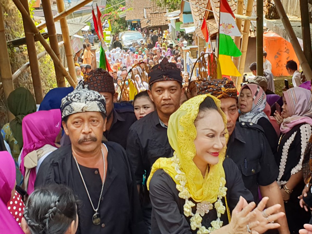 dewiasmara_id's tweet photo. Menghadiri Upacara Adat Seren Taun Kasepuhan Cisarua desa Gunungtanjung kecamatan Cisolok kabupaten Sukabumi.
#dewiasmara #sukabumi #cisolok https://t.co/ul41K9Z9FD