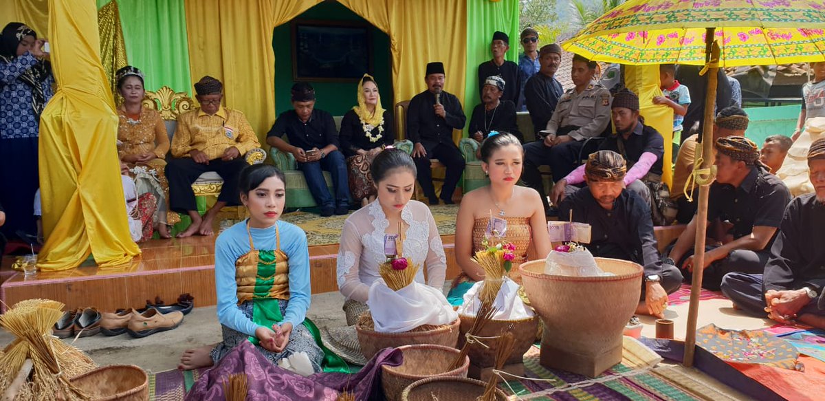 dewiasmara_id's tweet photo. Menghadiri Upacara Adat Seren Taun Kasepuhan Cisarua desa Gunungtanjung kecamatan Cisolok kabupaten Sukabumi.
#dewiasmara #sukabumi #cisolok https://t.co/ul41K9Z9FD