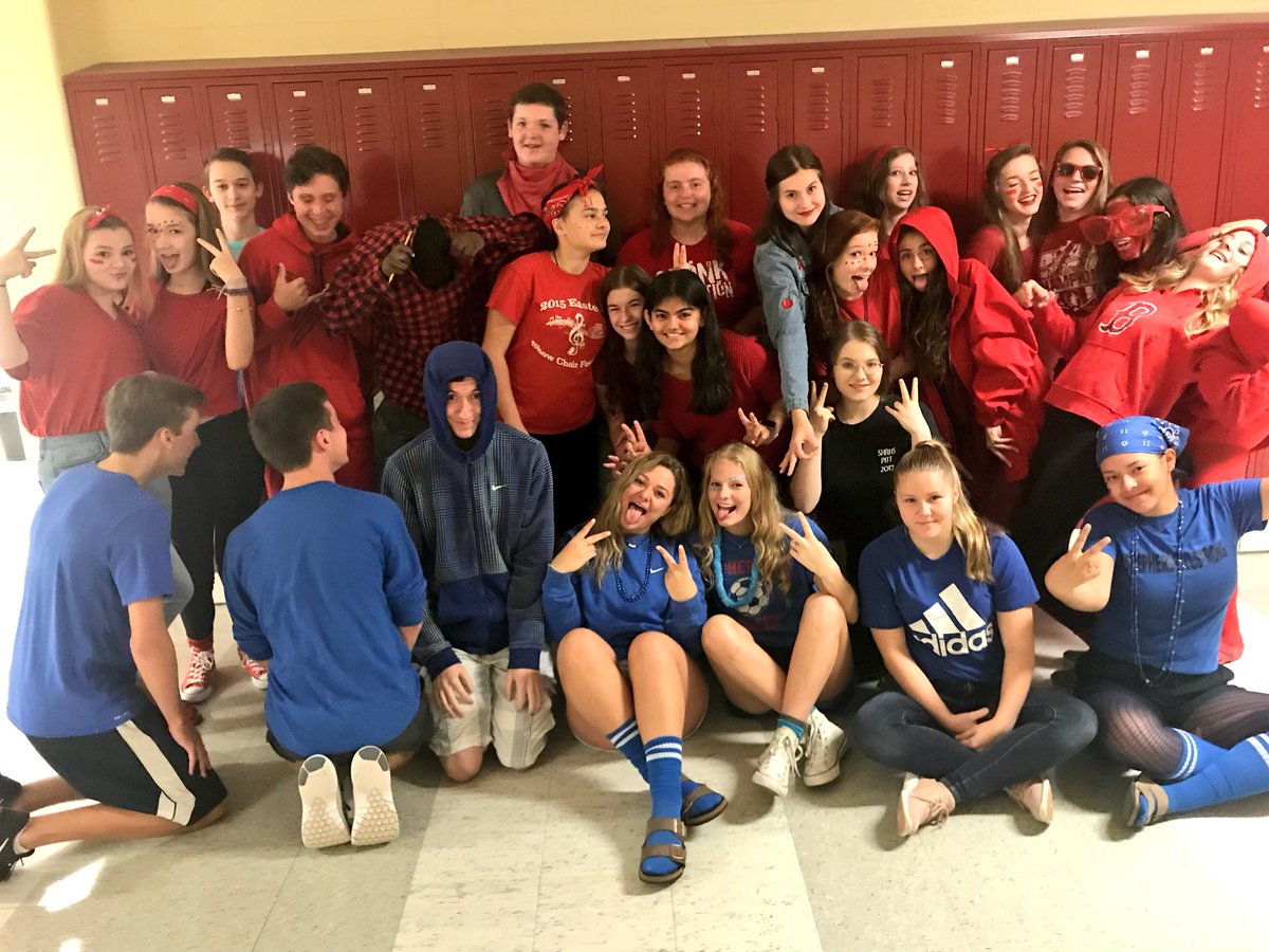 ¡El día de los colores de clases en el periodo 2, español 3 acelerado! #SHPRIDE #SpiritWeek 💚❤️💙🖤💜