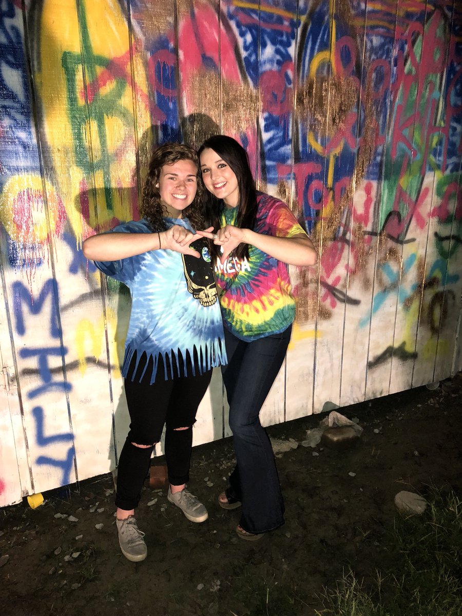 UTMChiOmega's tweet photo. Thanks to @UTMSigmaChi for a super fun first mixer of the semester! #ChiDye ❤️🧡💛💚💙💜 https://t.co/Wrbn7EkbEa