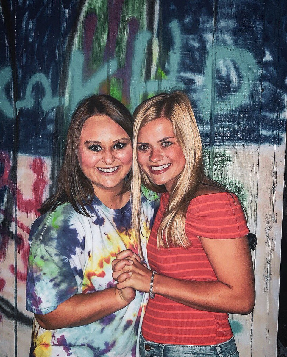 UTMChiOmega's tweet photo. Thanks to @UTMSigmaChi for a super fun first mixer of the semester! #ChiDye ❤️🧡💛💚💙💜 https://t.co/Wrbn7EkbEa