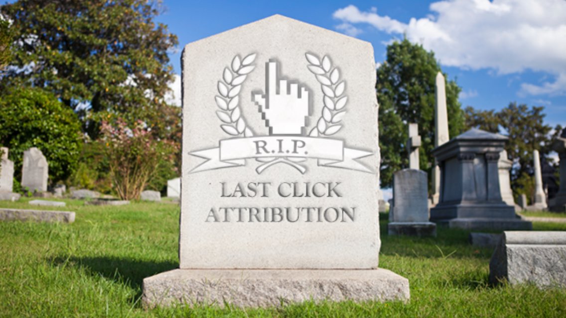 GG_sayz's tweet photo. Question at #SmartDataSG
Q: How do you balance the obsession with last click attribution vs total user journey attribution modelling?

A: Last click attribution is dead, pls let it Rest In Peace!

#MeasureWhatMatter https://t.co/UsmOR0Spmu