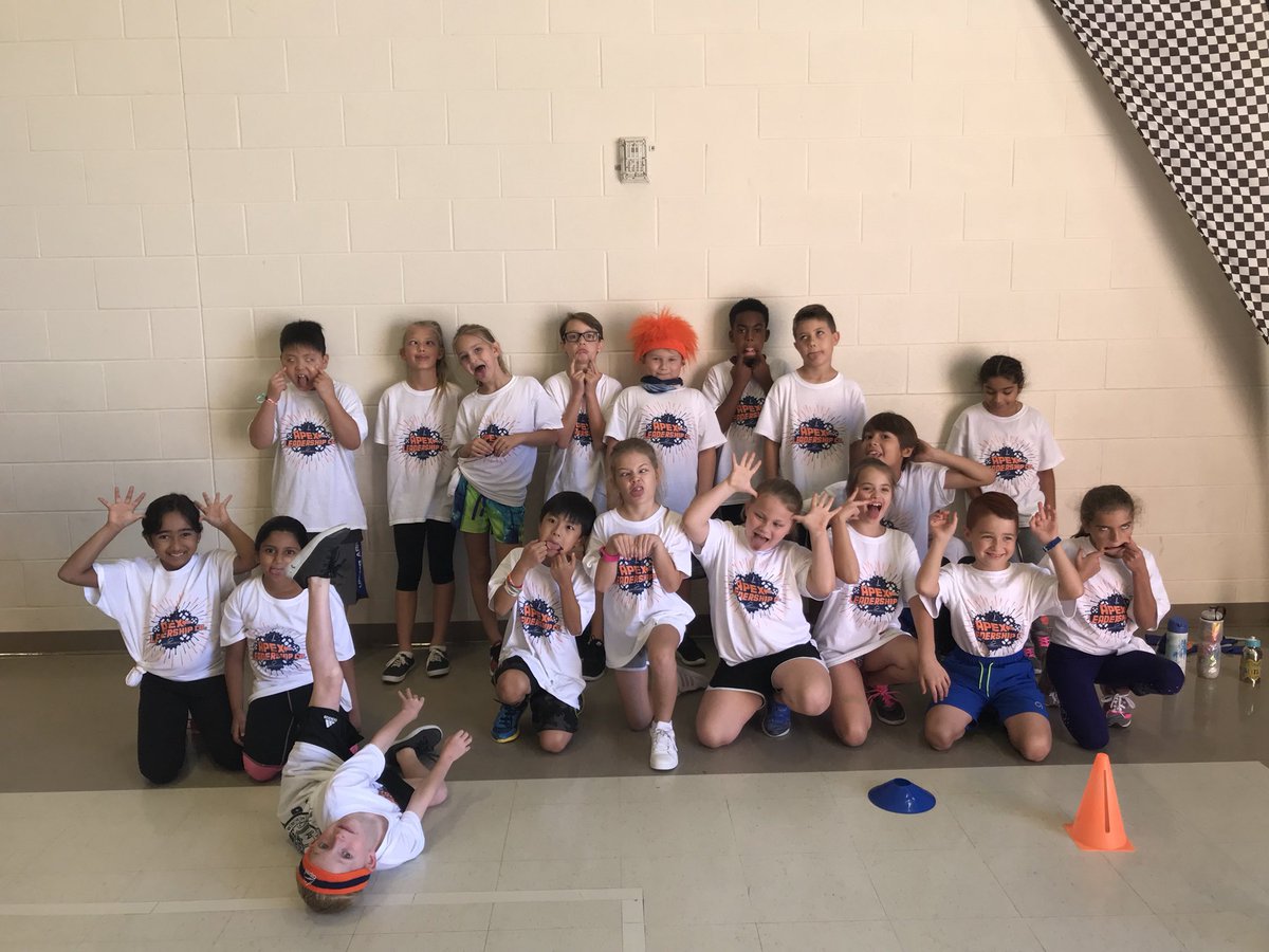 Team Corn on the Cobb’s 🌽 crushed their #APEXFunRun today &amp;&amp; yes, we always have to take a silly picture 😁<a href="/RidgeviewKISD/">Ridgeview Elementary</a>