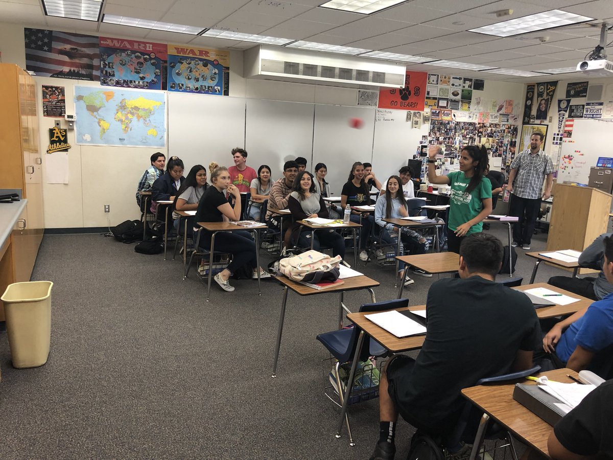PausdEdServices's tweet image. Student centered at its best. Great job to our own Mr. Tankersley and his Trashketball chapter review activity in his US History class. #Bearnation #Stayshungry #studentcentered @SelmaUSD