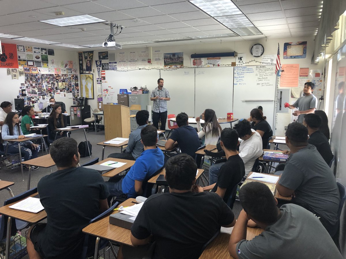 PausdEdServices's tweet image. Student centered at its best. Great job to our own Mr. Tankersley and his Trashketball chapter review activity in his US History class. #Bearnation #Stayshungry #studentcentered @SelmaUSD