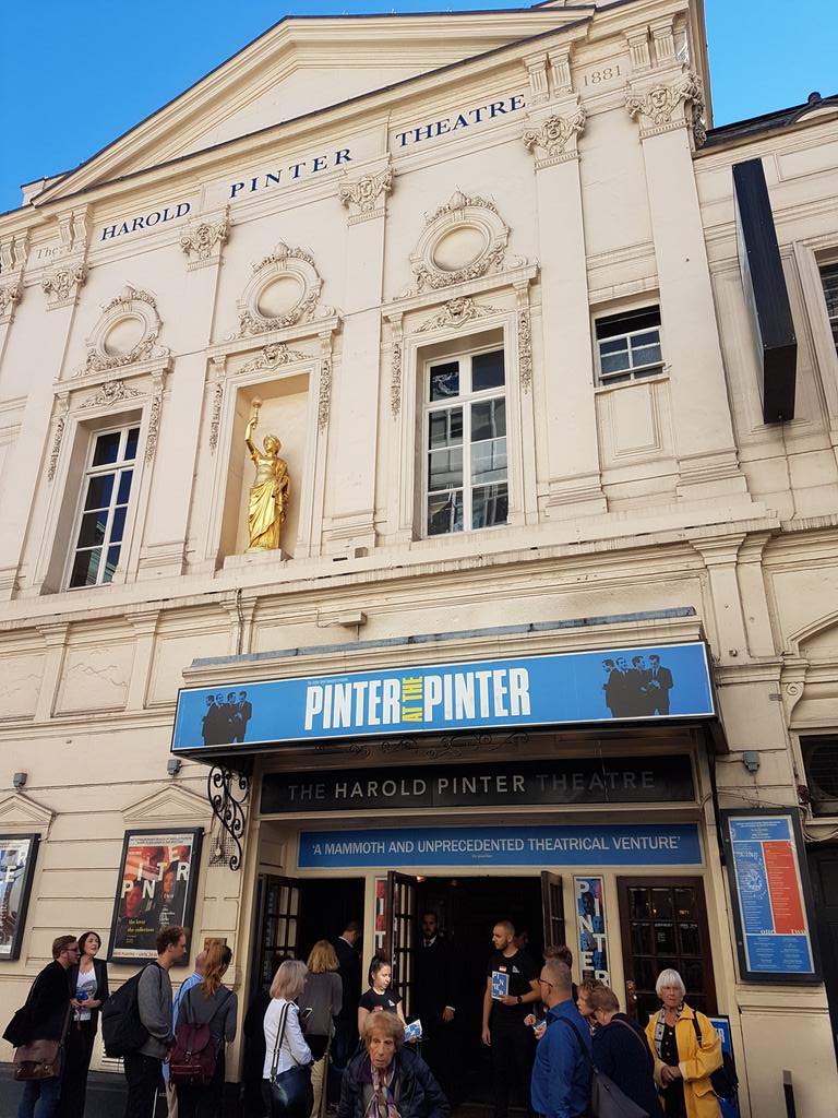 TheatreSouthend's tweet photo. Completely blown away by the incredible performances of #AntonySher @PaapaEssiedu, @ONeillJonjo, #KateOFlynn, #MaggieSteed #jonathanglew #QuentinDeborne and all the cast & crew of #PinterOne @HPinterTheatre This afternoon #PinterAtThePinter Outstanding! https://t.co/w0iZkjwSwZ