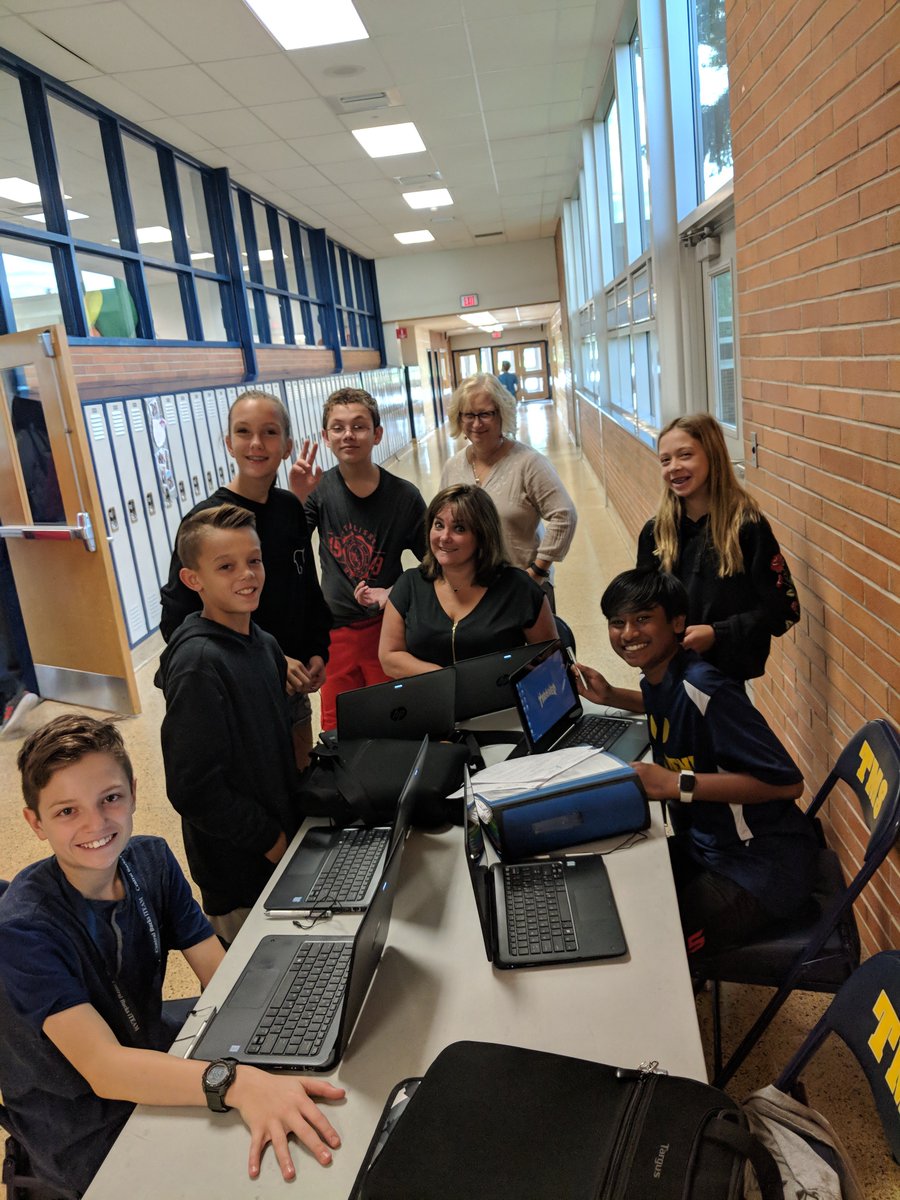 CBjtrask's tweet image. The iTeam @CBTamanendMS rocks! They&apos;re always a huge help and they have fun doing it! #cbsdtech #cbsdinnovate