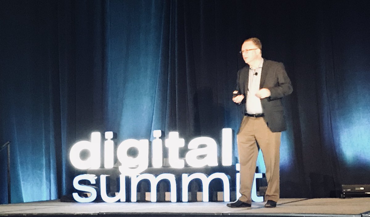 lizsingleton's tweet photo. @chiefmartec talking Martec solutions at #DSCHI #HubSpot https://t.co/mdGEIzFshF