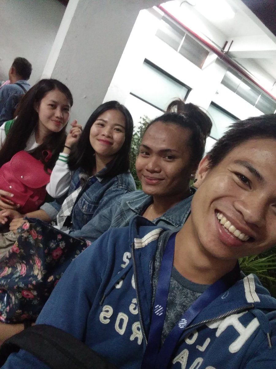 reanqlp's tweet photo. Colleagues. โค #FXTraining #SuthCamSur https://t.co/djxXzSowWA