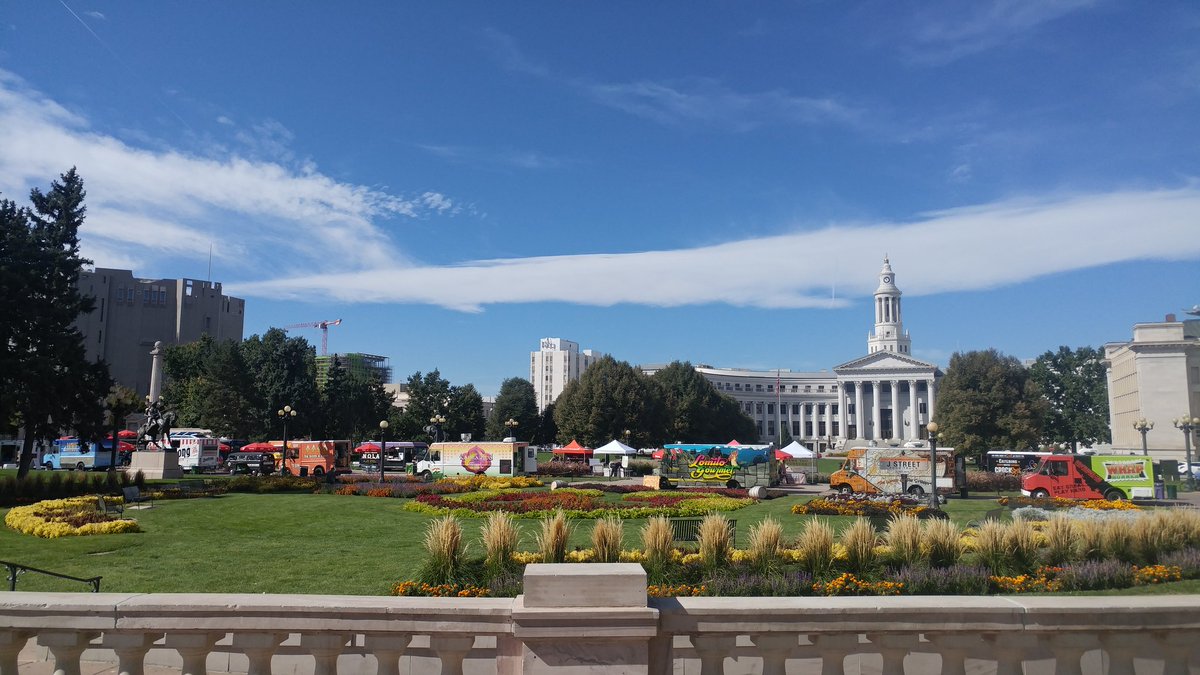InGoodTasteDen's tweet photo. Only 4 more days to enjoy delicious food with views like this st #CCEATS in @CivicCenterPark ! Ends 10/4. Roger that... #visitdenver #CCEatsIGTD #FoodTruckFriend https://t.co/ysSCJlneVg