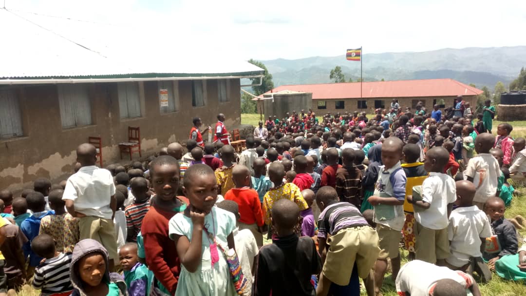 inakasiita1's tweet photo. This flag.....oh my God! @SimonKaggwaNjal do u think these kids also sing "Oh Uganda megodapooti, wiilee afukya indayikaaa..." @MTNUgPRO #Boscostyle @AggreyNyondwa @athieno_m https://t.co/vPZMo7g3zu