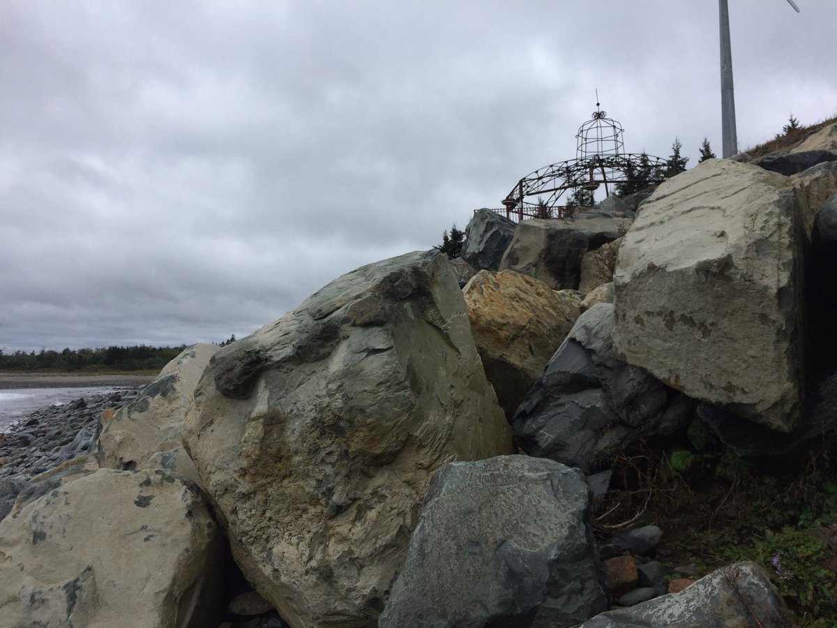 SH_BordenColley's tweet photo. This scene of today’s assignment, my friends, is the reason why I never wear high heels to work! That’s definitely not me surfing on the water. #CowBay #NovaScotia #bigwaves #roughterrain #slipperyrocks https://t.co/5IxVbjh72e