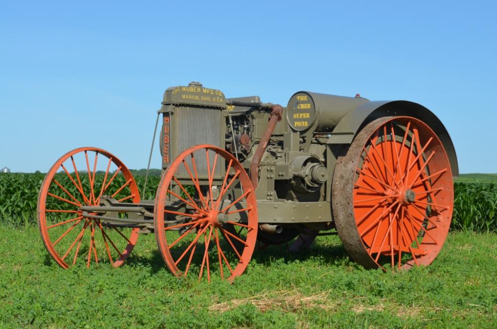 AumannAVP's tweet photo. If you are a fan or collector of the #Huber #tractors, you absolutely cannot miss the Bockwoldt & Huber #Tractor #Collection #Auction taking place on October 12th & 13th! See the complete catalog & more info here: https://t.co/mK0S25ZyGY
#hubertractor #vintagepower #crossmotor https://t.co/bG7kSIP7GR