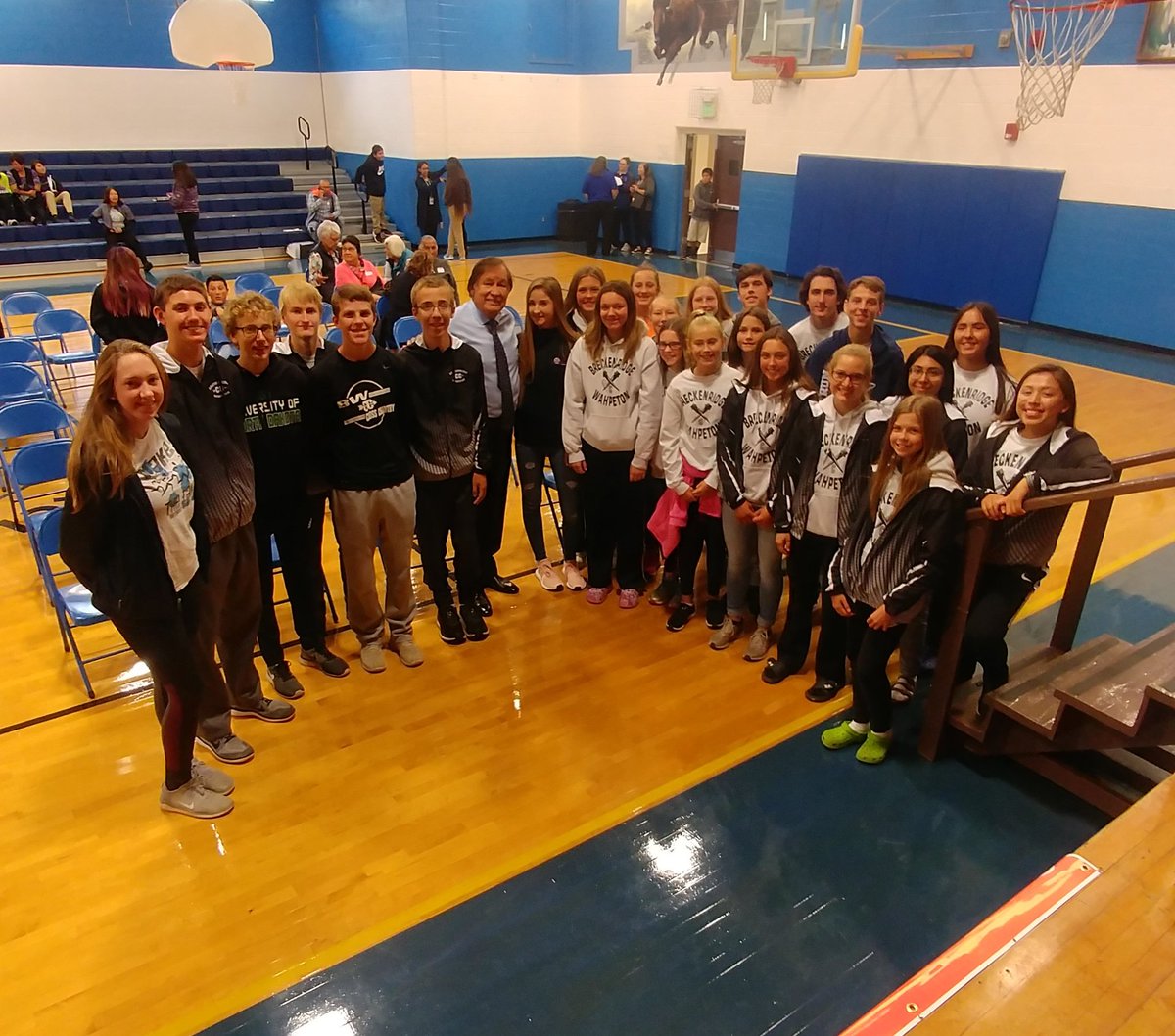 LarryLasch's tweet photo. Race Day for #BWXC at Fergus Falls. Inspired by Olympian Billy Mills 1964 10,000m Gold 🏅at Circle of Nations presentation. #runningbrave #wahpetonhuskies #Breckenridgecowboys #circleofnations #billymills https://t.co/H7gTjnyvMJ