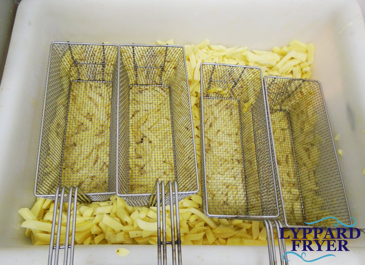 LyppardFryer's tweet photo. Fridays may the traditional day for Fish and Chips, but we promise they taste just as good as any other night, especially tonight! https://t.co/8utvPmJoe1