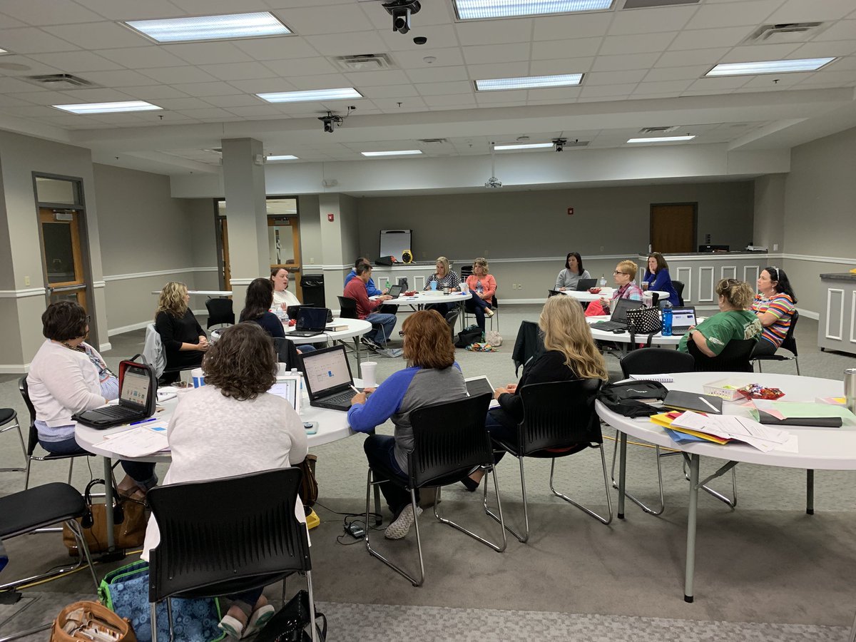 DBE_Library's tweet photo. @NewsMCS Librarians sharing great ideas we learned during Summer 18 PDs. #KyLChat #KyGoDigital #KASLSR18 @KASL_Librarians @martypark @heatherwarrell https://t.co/86N9uaCG8h