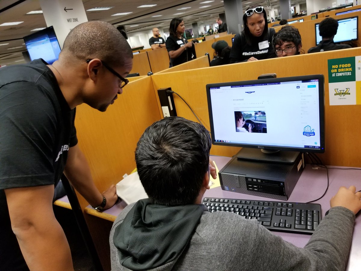 TeresaMask's tweet photo. Team @ATT mentoring teens building websites at @waynestate. @ATTimpact @DavidcLewisSr @makhaal @ladoughty #believedetroit #ATTemployee https://t.co/rbGoruF7GB