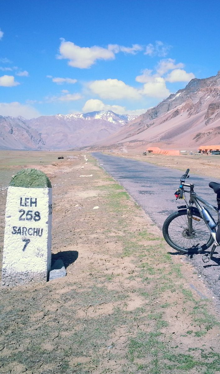 TrippyGram's tweet photo. Sarchu is a major halt where properly arranged camping settlement can be seen. To relax, to just roam around or to sleep peacefully under the stars..
#travel #traveling #socialsteeze #vacation #visiting #instatravel #instago #instagood #trip #holiday #photooftheday #fun https://t.co/WpEmIUnCPd