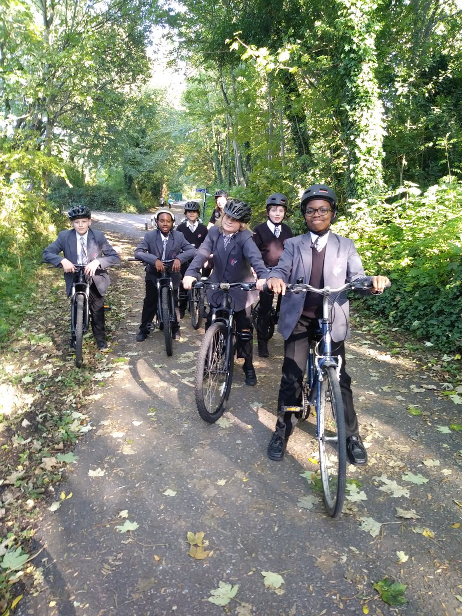 chssouthmcr's tweet image. Lovely afternoon for the first cycling club ! #fallowfieldloop
#cycletoschool #healthylifestyles