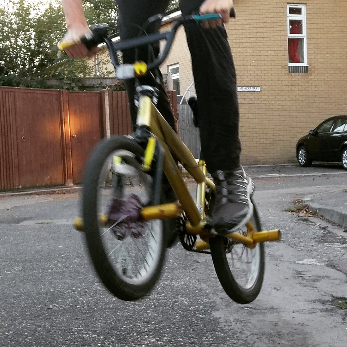 Having fun testing #bmx bikes out at #youthbikes tonight! Lots bikes fixed and recycled,  including a a couple bmx bikes and loads kids bikes all finished today! @MyJourneyHants #bicyclerecycle #youthbikes #southampton #sholing #thornhill