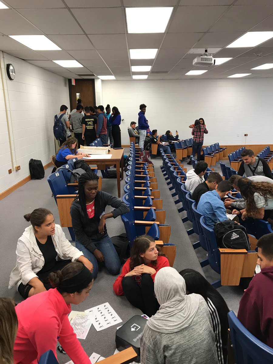 Learn_with_EGO's tweet photo. Shout out to Mr.Matlon’s 👴🏼 Entrepreneurship Class for setting up The Student Social. It created an opportunity to include students of multiple backgrounds! Buncha rock stars! #OFHSdiversity https://t.co/ngywwQTbLL