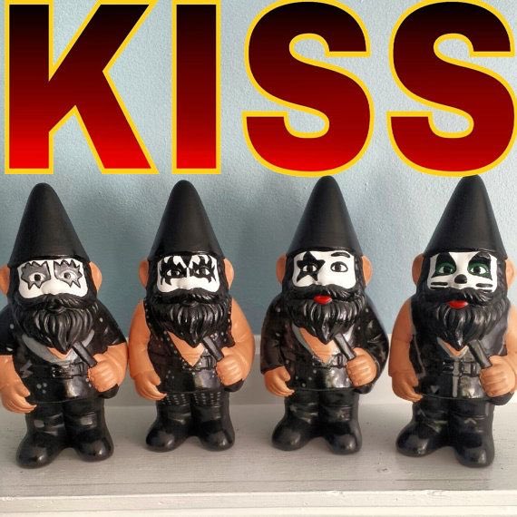 BrutonUnitedFC's tweet photo. @ForgottenBee ‘Basium’ Gnomes!! #BUFCTwitterGnome @genesimmons #kiss https://t.co/UVIxuxlNQh