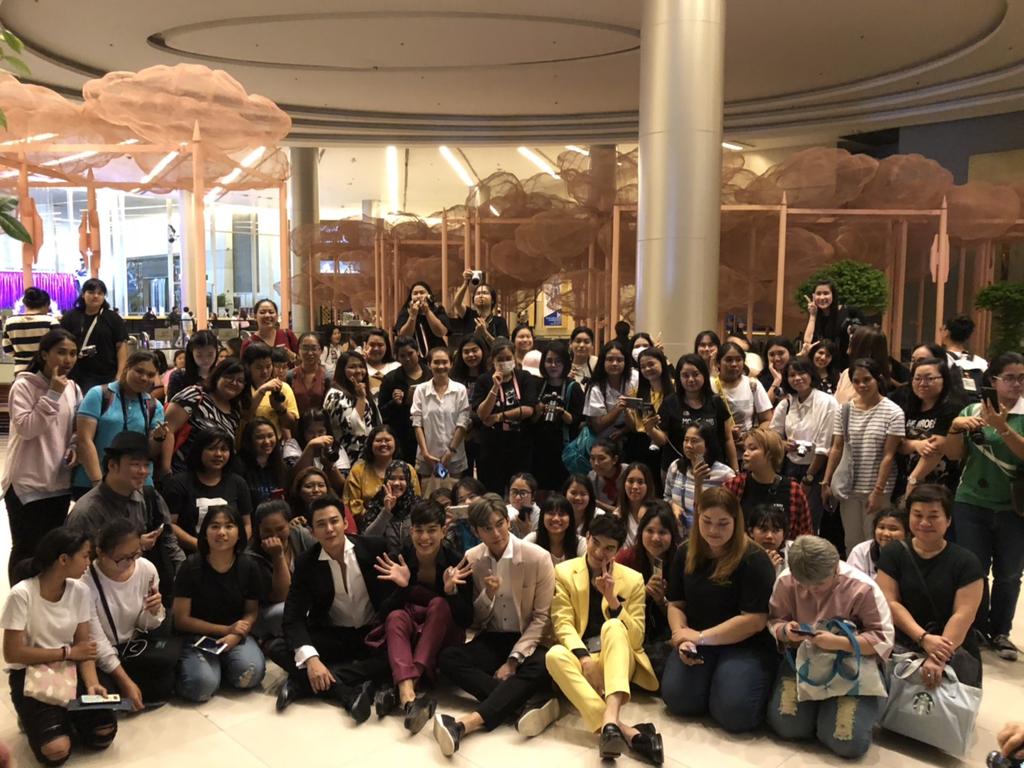 TOD_Lands's tweet photo. วันนี้ขอบคุณทุกคนมากนะคะ​หากมีข้ออะไรผิดพลาดขอโทษด้วยน๊า แล้วพบกันใหม่งานหน้านะคะ​ 

#todpranapong
#ThailandHeadlines2018 https://t.co/s04NyDWoOH