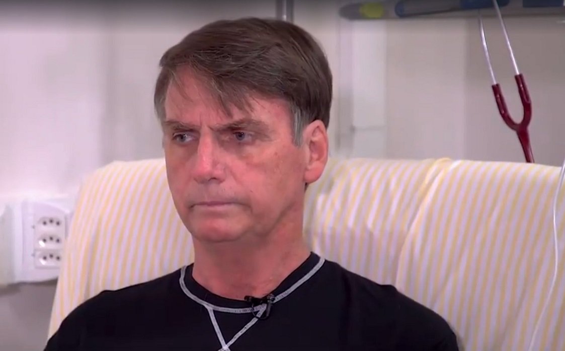 OGloboPolitica's tweet photo. Em recado pelo Twitter, @jairbolsonaro  rebate vice e diz que 13º está na Constituição: 'Ofensa a quem trabalha' https://t.co/Z1RfbVoejB