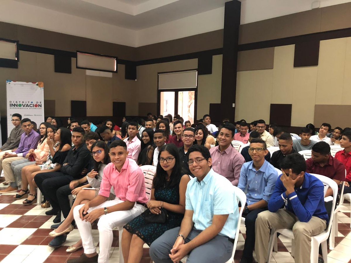 andresepardo's tweet photo. Hoy en #Barranquilla tuve el honor de representar a @Ministerio_TIC en la entrega de certificaciones internacionales de #Software para producción de #Contenidosdigitales en #digitalyoungprogram @ConstainSylvia @ivancastanop @ViveLabs @Gobatlantico @ViveLabAtco @pvdlabsoledad https://t.co/iOZ4o4JISx
