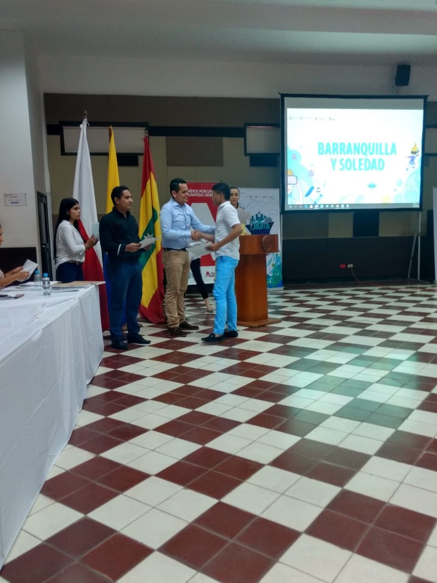 andresepardo's tweet photo. Hoy en #Barranquilla tuve el honor de representar a @Ministerio_TIC en la entrega de certificaciones internacionales de #Software para producción de #Contenidosdigitales en #digitalyoungprogram @ConstainSylvia @ivancastanop @ViveLabs @Gobatlantico @ViveLabAtco @pvdlabsoledad https://t.co/iOZ4o4JISx
