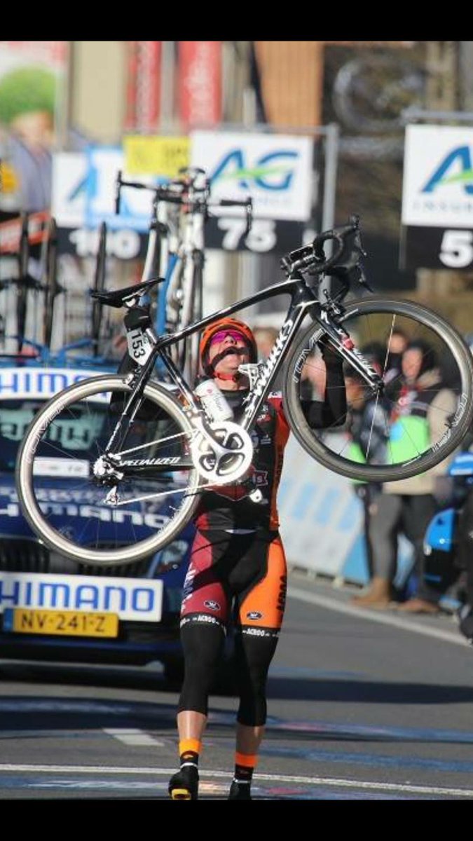 KuurneBxlKuurne's tweet photo. Finish a season the way it started #kbk #wherelegendsareborn #InnsbruckTirol2018 #UCIWorldChampionships Congratz @EvenepoelRemco https://t.co/orsNrohTwf