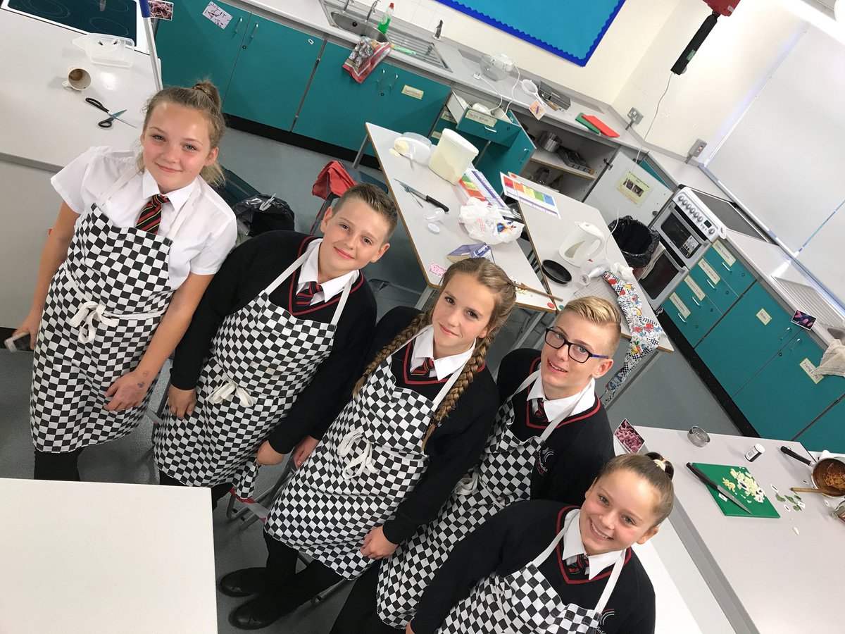 MrsDeanDT's tweet photo. Calling all Y6s! Come on down to W208 to find the Smell O’ Station🙊 the Blender Challenge and the famous Grime Scene! 🤢☠️😜👍🏻 @OfficialEcco https://t.co/ecYpvFNOjI