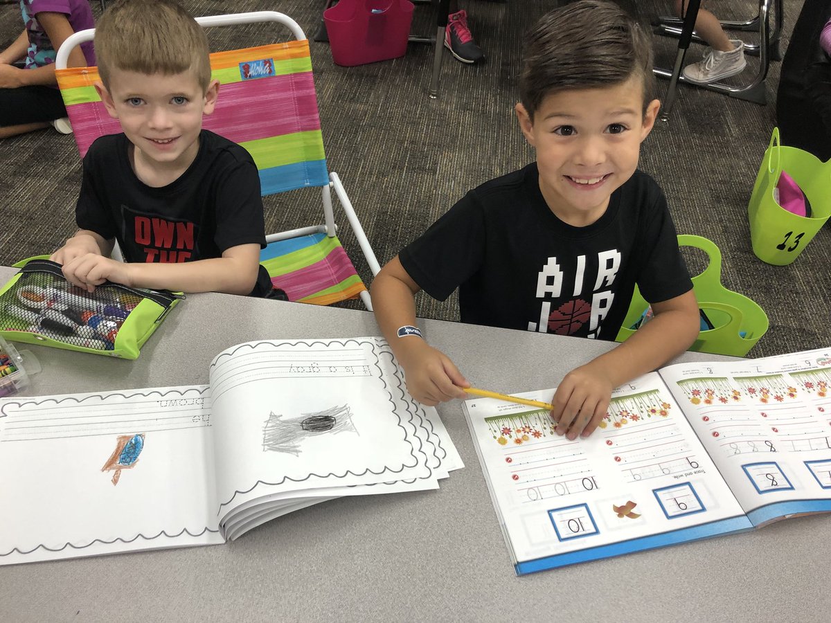 erin_mathe's tweet photo. Visiting first grade during literacy stations.  These firsties have the processes down already! @MrsCollatos @BradleyCISD https://t.co/xF0pNlcVq5