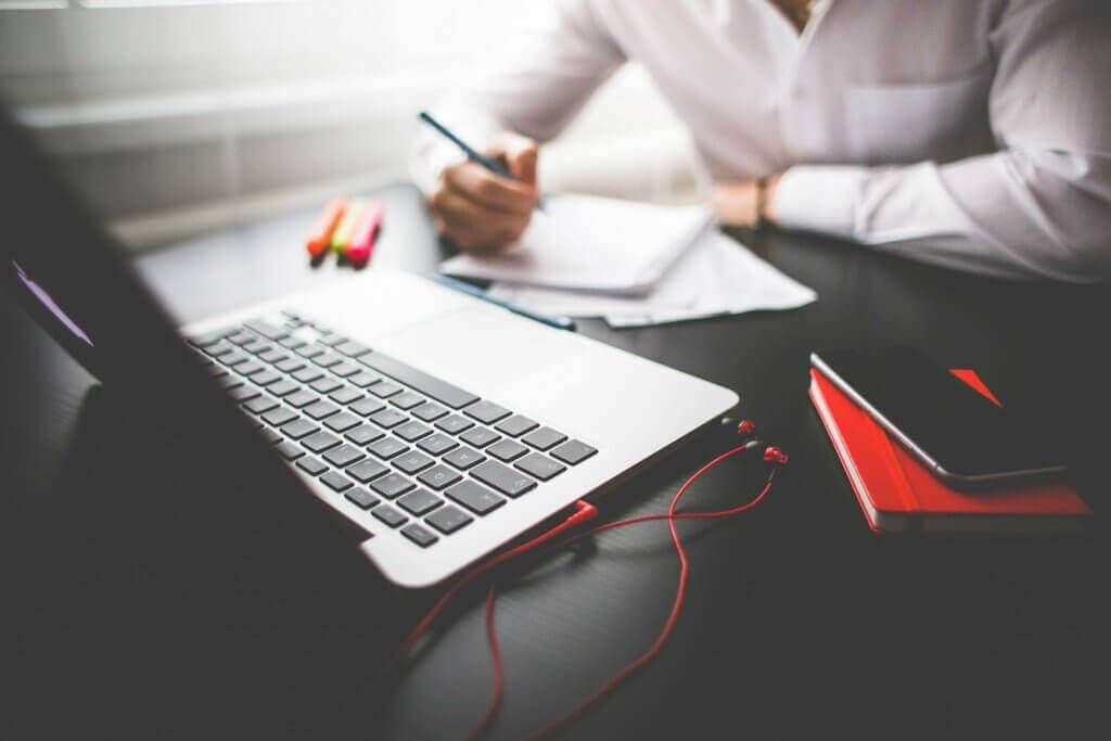 sapienzae's tweet photo. “A internet trouxe impacto tanto para consumidores quanto para empresas. Os desejos e a forma de consumo – tanto de produto e serviço – mudaram e continuam em constante mudança.

Mas, afinal, que mudança é essa?  https://t.co/4Uqzd7OpdP https://t.co/LbHZIKtu4l